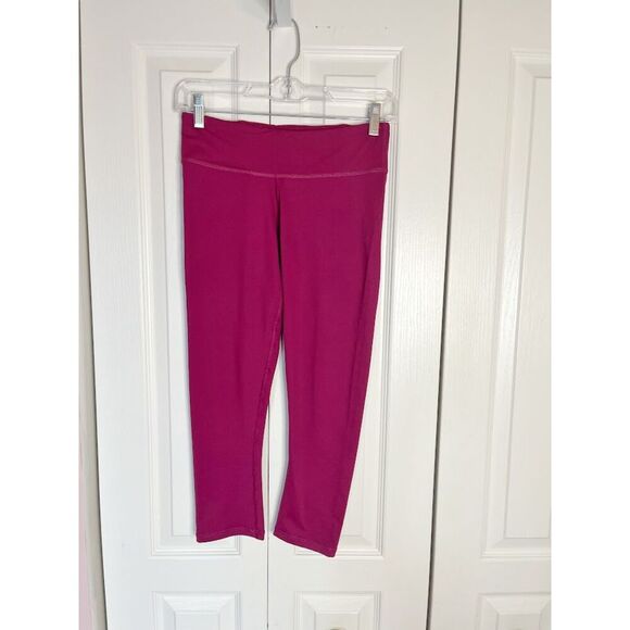 Fabletics Seamless Mid Rise Pocket Waistband Capri Length Athletic Leggings - Picture 2 of 10